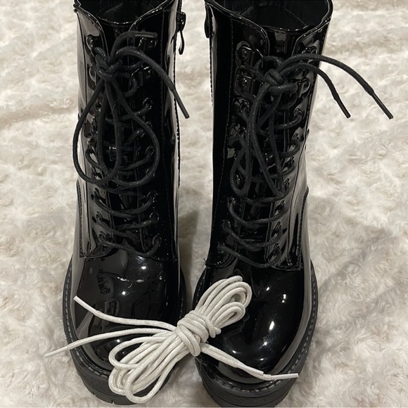 AlIT Patent Leather Block Chunky High Heel Boot. Size 9 black and White laces. - Picture 3 of 16